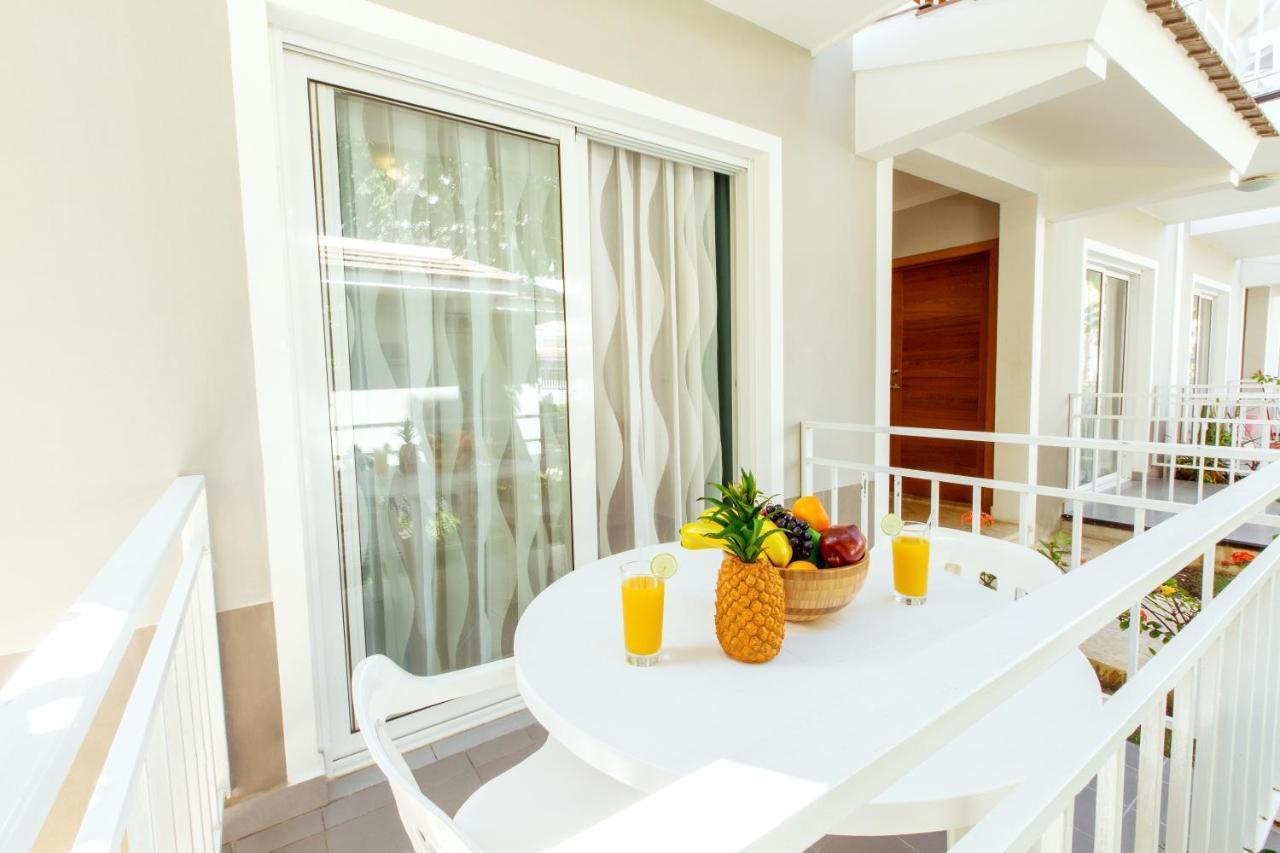 Tropicana Suites Deluxe Beach Club & Pool - Playa Los Corales Punta Cana Rom bilde